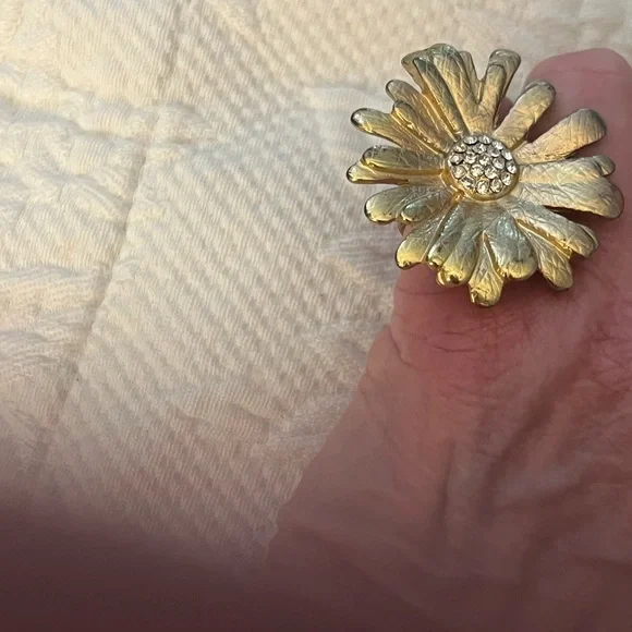 Fun flower ring - Picture 8 of 12